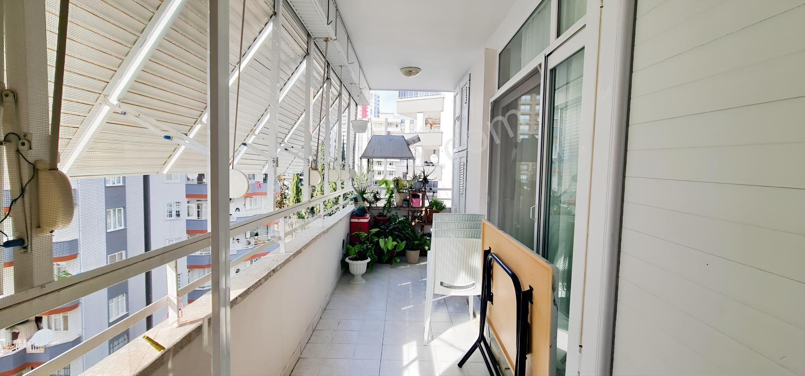 Güzelyalı Media Market Arkasında Satılık 3+1 Az Katlı