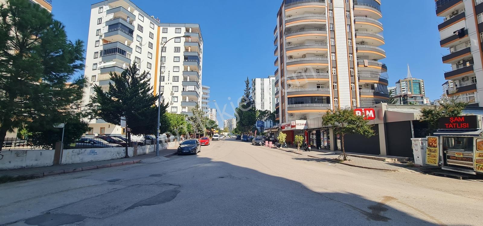 2000 Evlerin En Güzel Bölgesinde Kapalı Mutfak Satılık 3+1