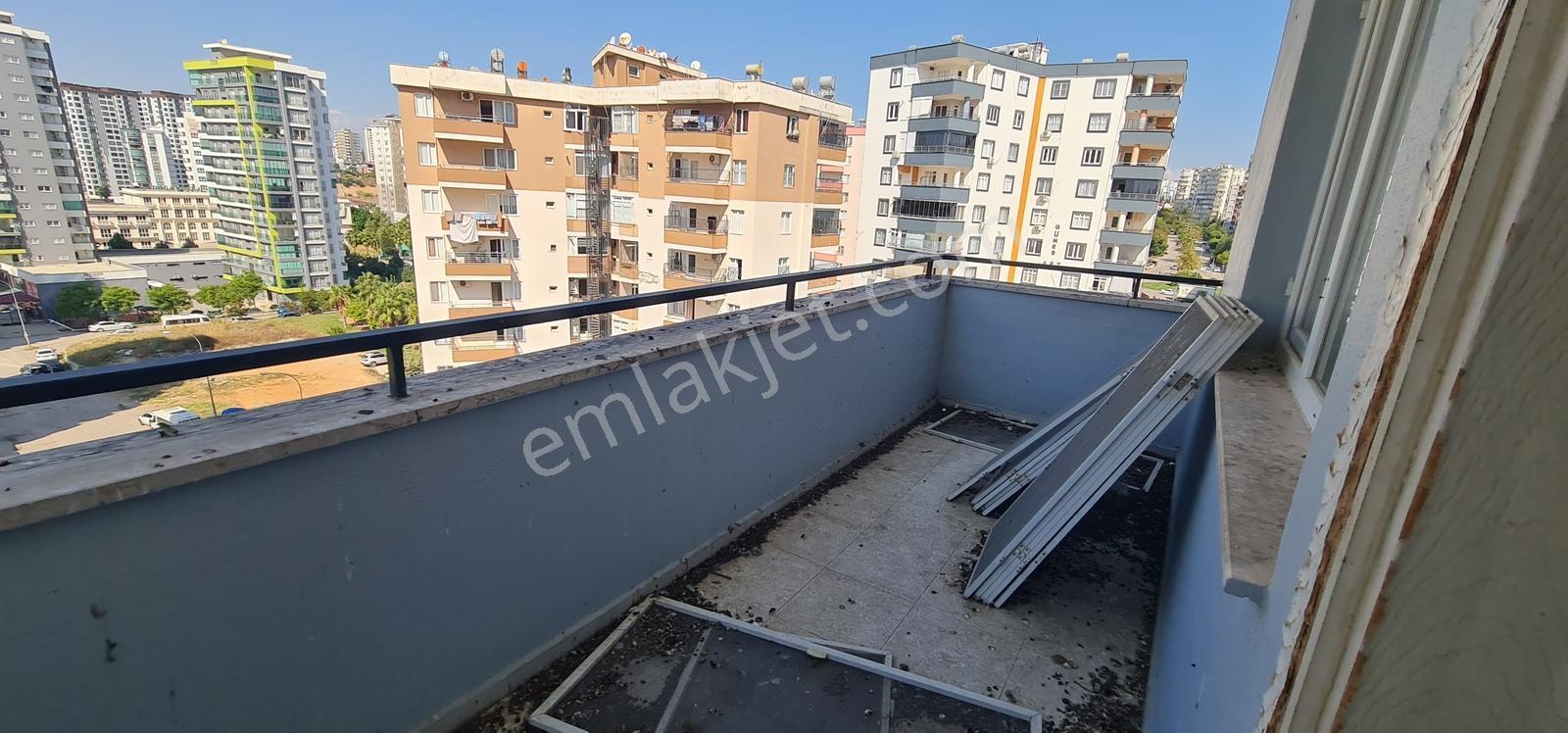 2000 Evlerin En Güzel Bölgesinde Kapalı Mutfak Satılık 3+1 — fotoğraf 6