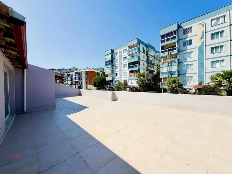 Kuşadası Merkezde Geniş Teraslı Ferah 4+1 Dubleks Satışta... — fotoğraf 3