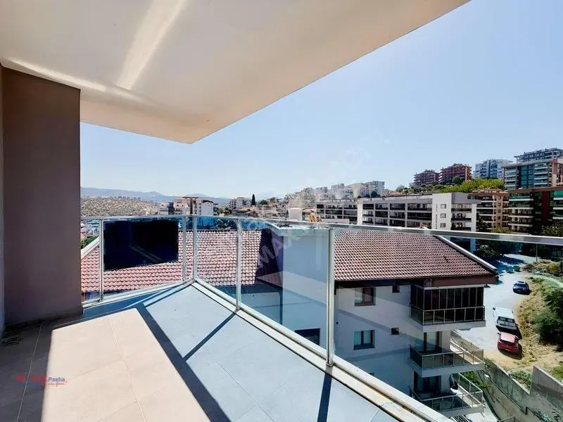 Kuşadası Merkezde Geniş Teraslı Ferah 4+1 Dubleks Satışta... — fotoğraf 4