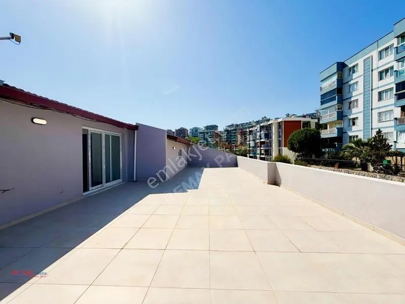 Kuşadası Merkezde Geniş Teraslı Ferah 4+1 Dubleks Satışta... — fotoğraf 18