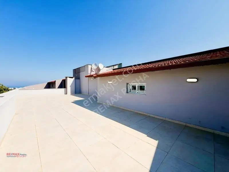 Kuşadası Merkezde Geniş Teraslı Ferah 4+1 Dubleks Satışta... — fotoğraf 35