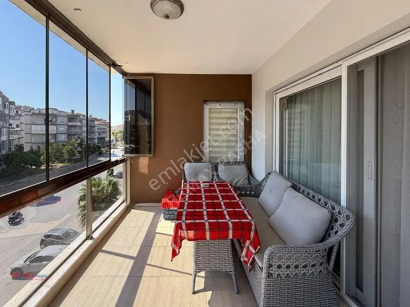 Kuşadası Kirazlı Yolu Ana Cadde Üzerinde, Satılık 3+1 Geniş Çatı — fotoğraf 13