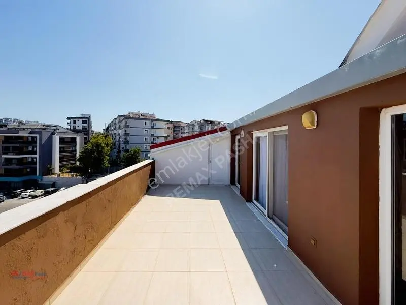 Kuşadası Kirazlı Yolu Ana Cadde Üzerinde, Satılık 3+1 Geniş Çatı — fotoğraf 27