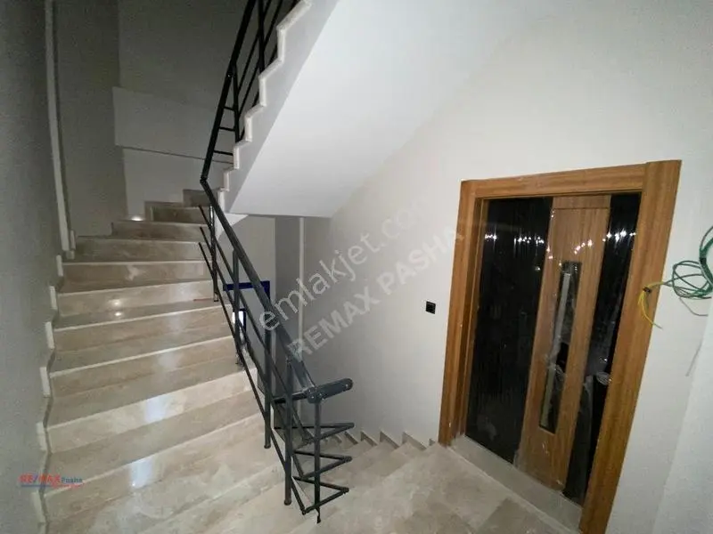 Kuşadası Kirazlı Yolu Cad. Masrafsız,balkonlu,80 M2 2+1 Daire — fotoğraf 17