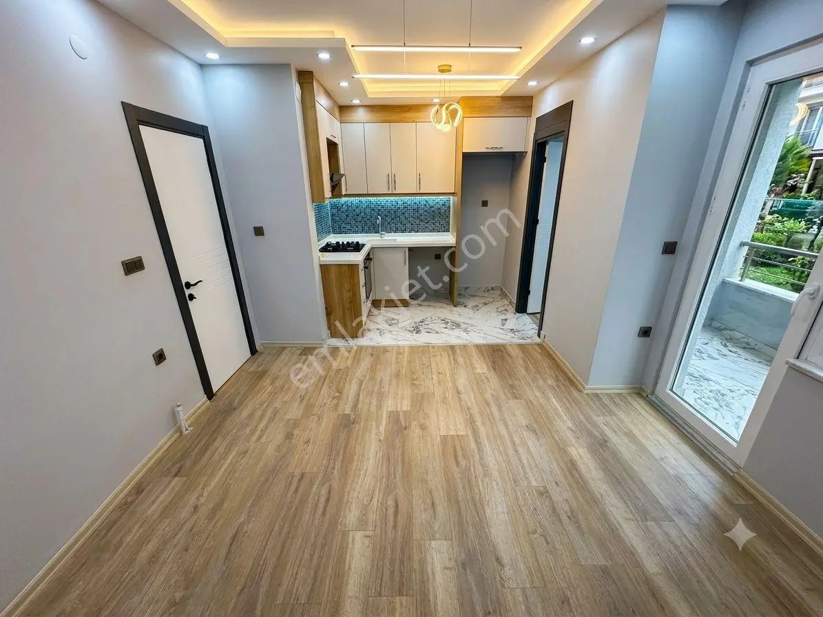 Aktif'ten Altınoluk'ta Satılık Giyinme Odalı Harika Tasarımlı Denize 500mt 2+1 Daire — fotoğraf 4