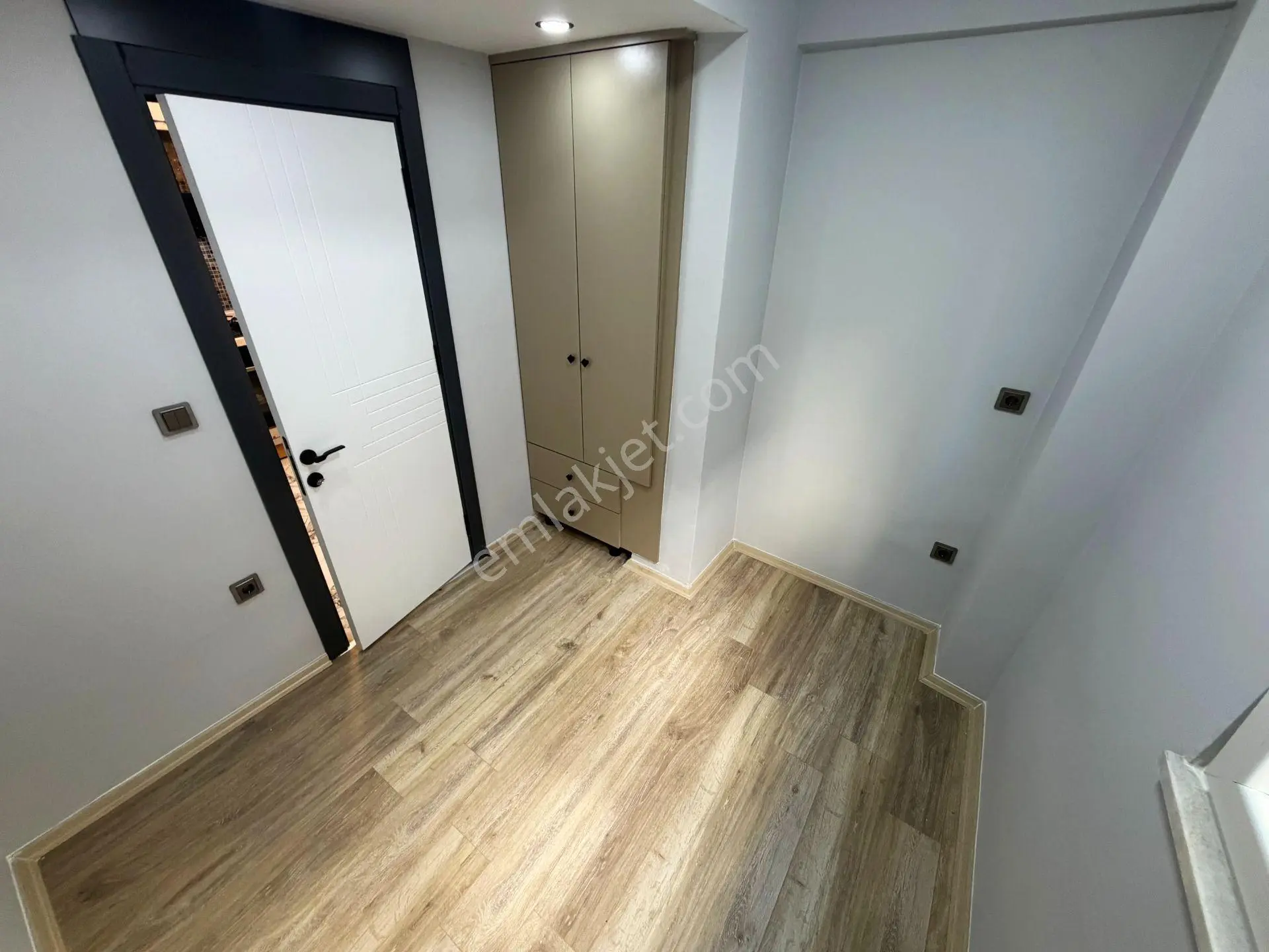 Aktif'ten Altınoluk'ta Satılık Giyinme Odalı Harika Tasarımlı Denize 500mt 2+1 Daire — fotoğraf 8