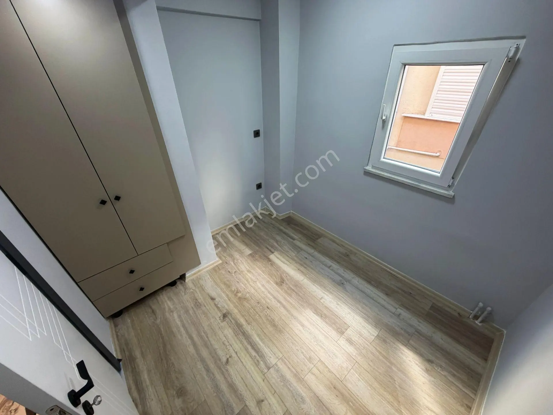 Aktif'ten Altınoluk'ta Satılık Giyinme Odalı Harika Tasarımlı Denize 500mt 2+1 Daire — fotoğraf 9