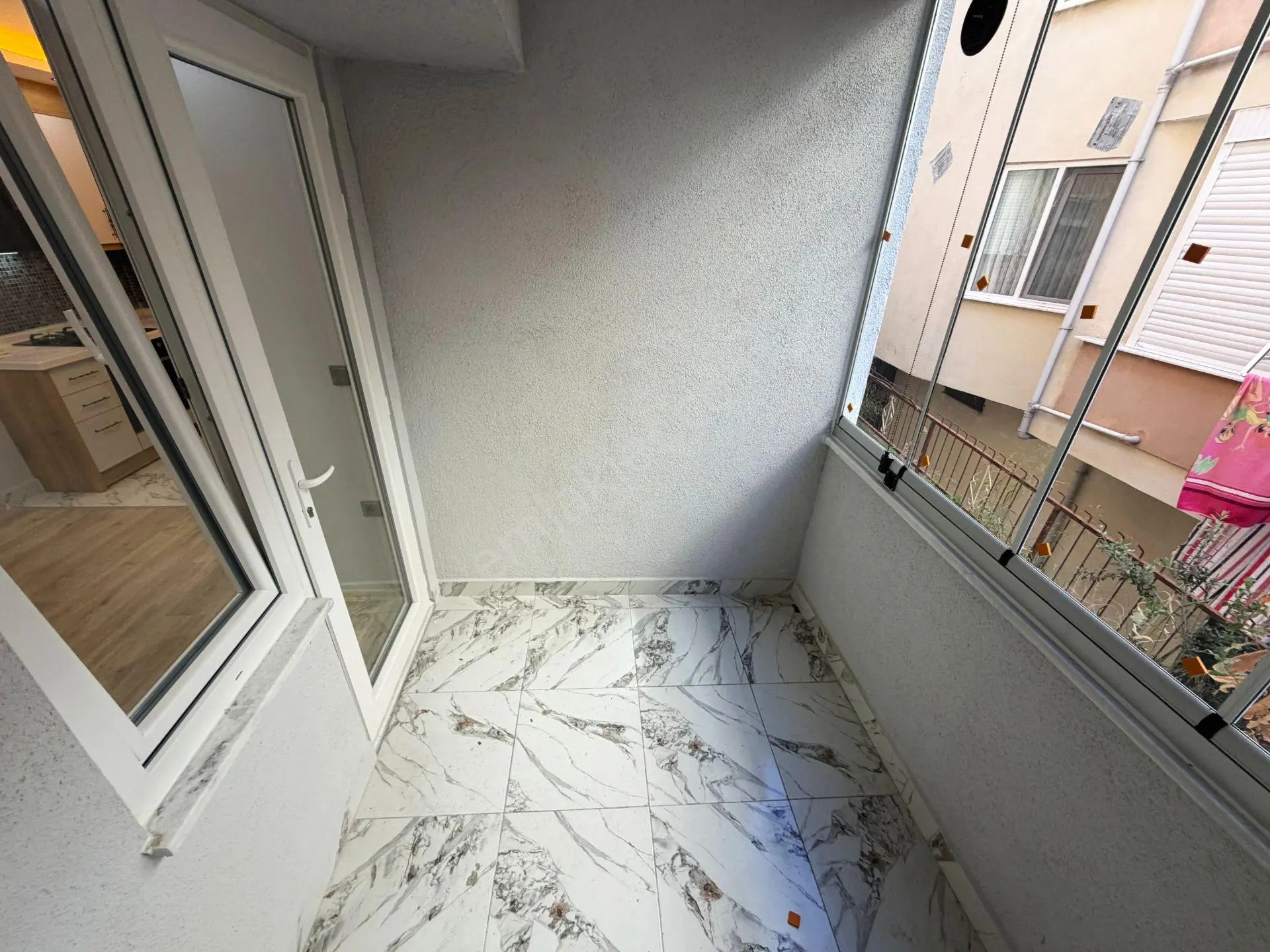 Aktif'ten Altınoluk'ta Satılık Giyinme Odalı Harika Tasarımlı Denize 500mt 2+1 Daire — fotoğraf 11