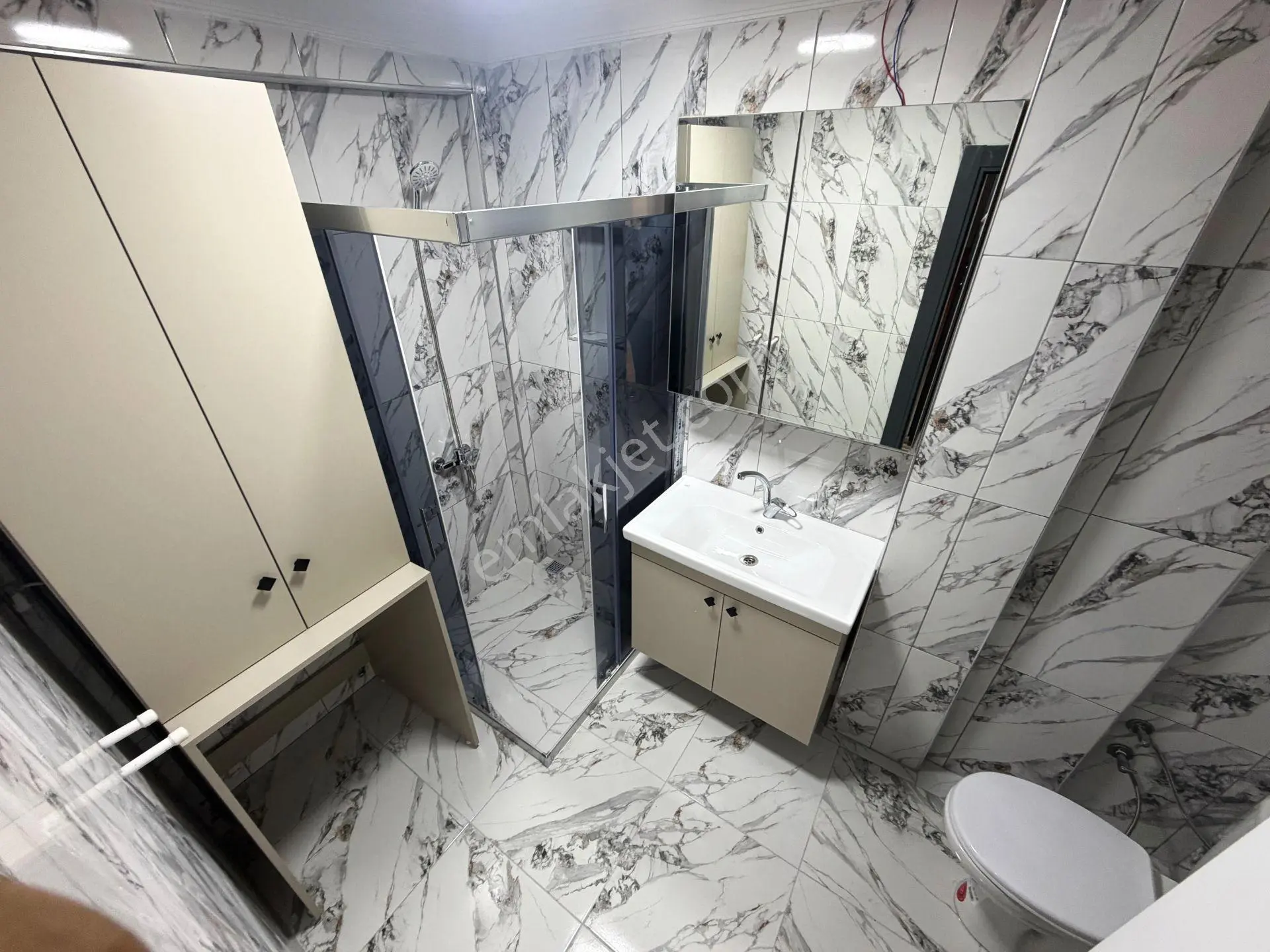 Aktif'ten Altınoluk'ta Satılık Giyinme Odalı Harika Tasarımlı Denize 500mt 2+1 Daire — fotoğraf 13