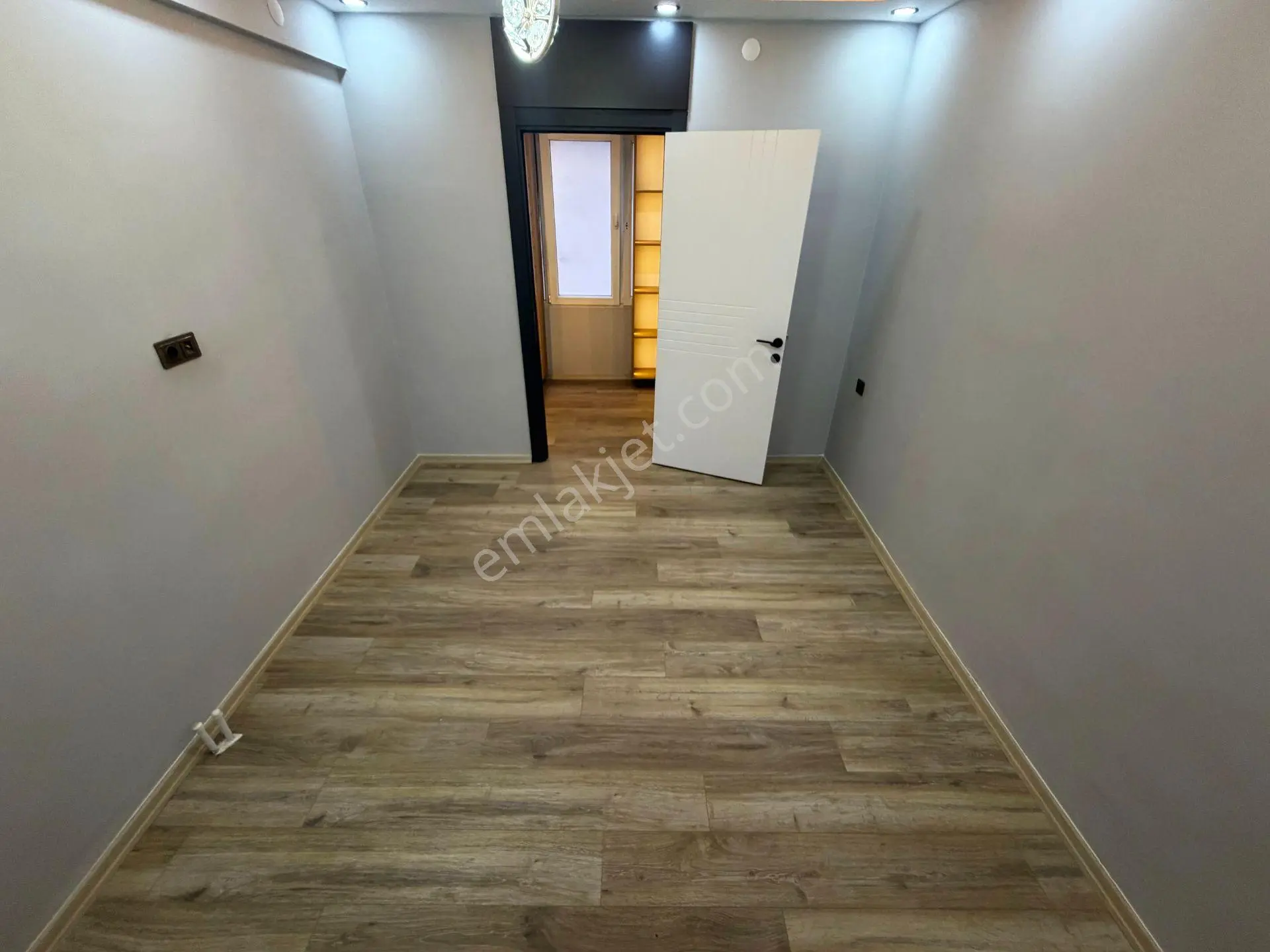 Aktif'ten Altınoluk'ta Satılık Giyinme Odalı Harika Tasarımlı Denize 500mt 2+1 Daire — fotoğraf 15