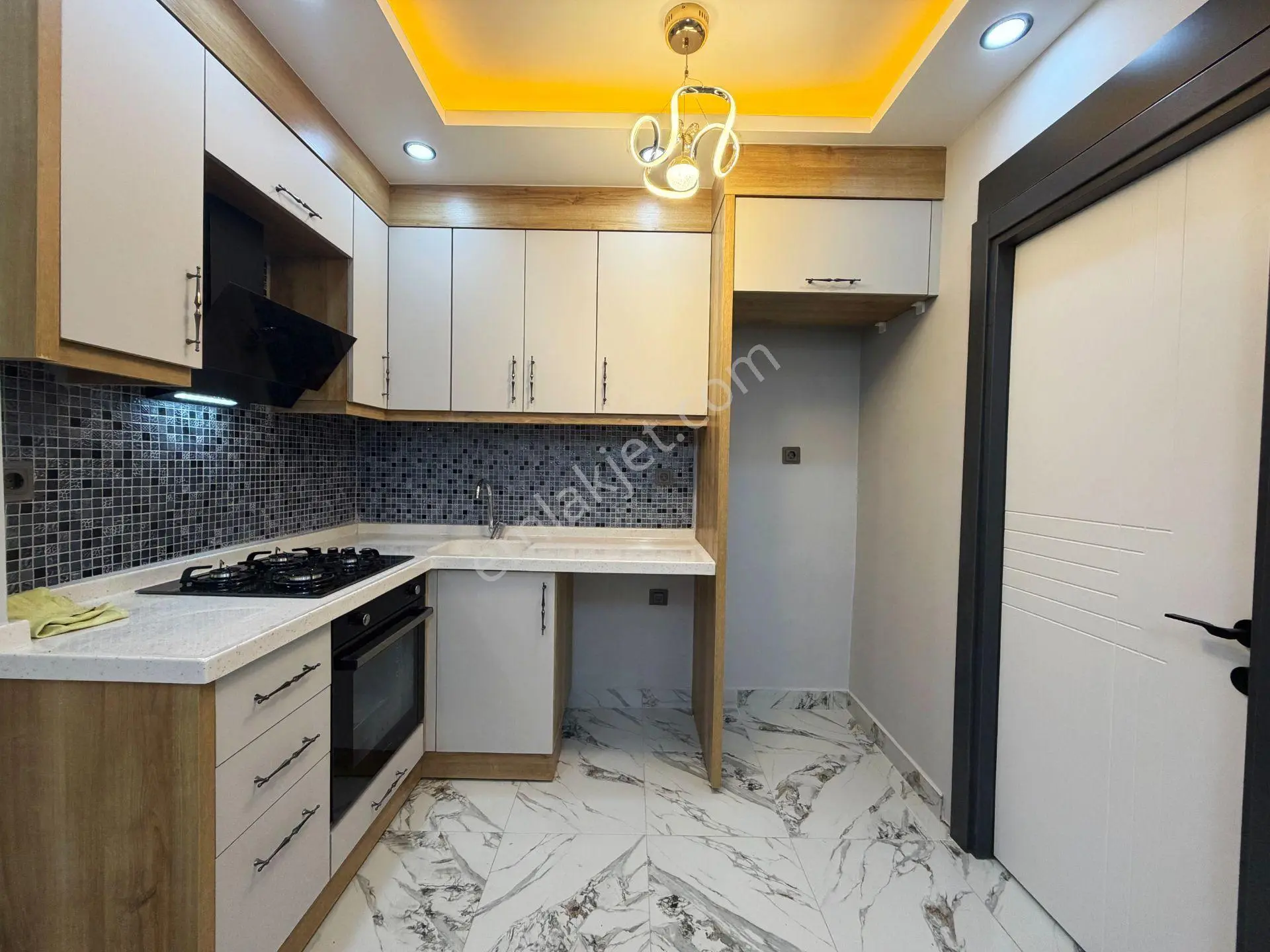 Aktif'ten Altınoluk'ta Satılık Giyinme Odalı Harika Tasarımlı Denize 500mt 2+1 Daire — fotoğraf 22