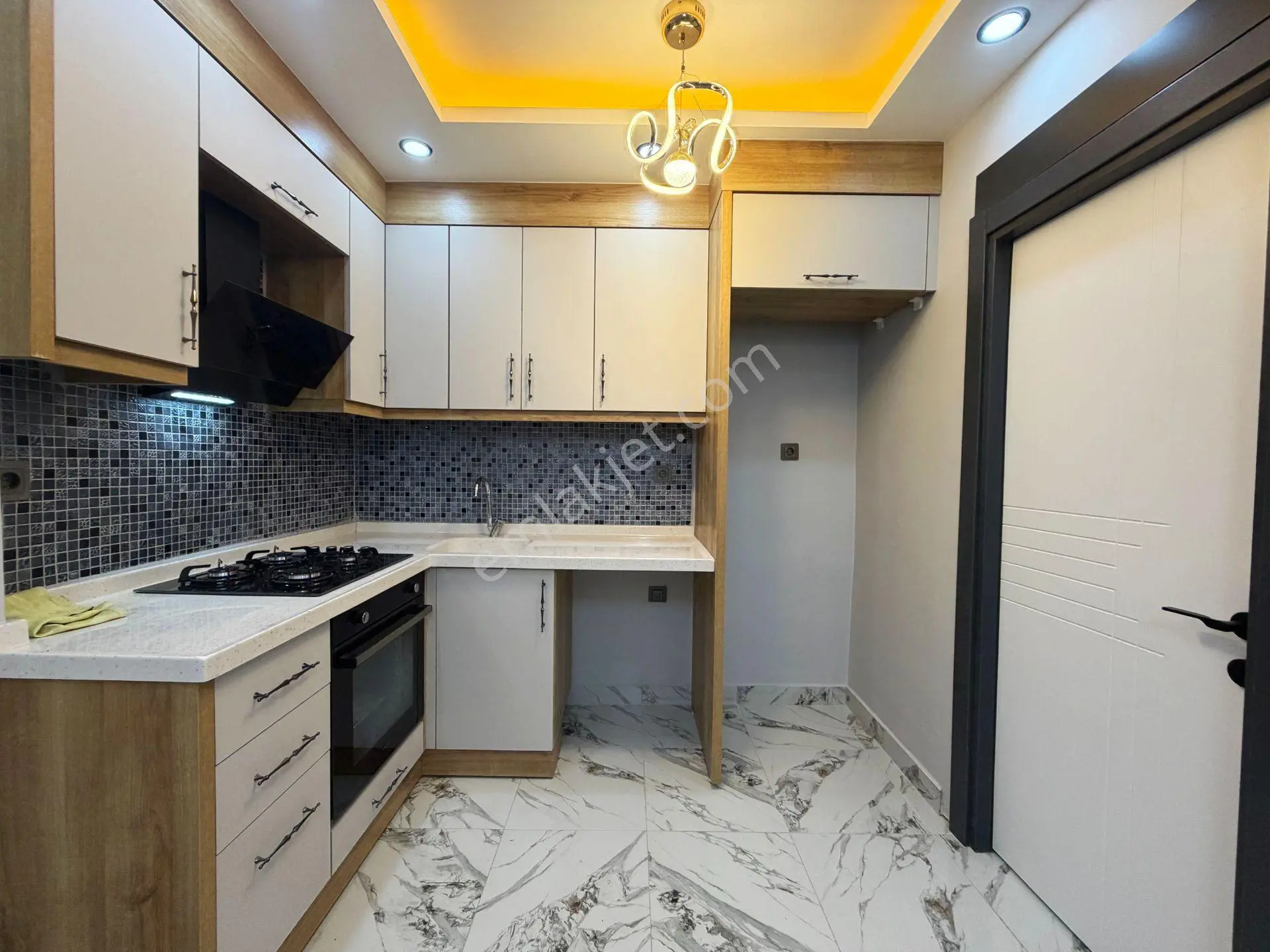 Aktif'ten Altınoluk'ta Satılık Giyinme Odalı Harika Tasarımlı Denize 500mt 2+1 Daire — fotoğraf 23