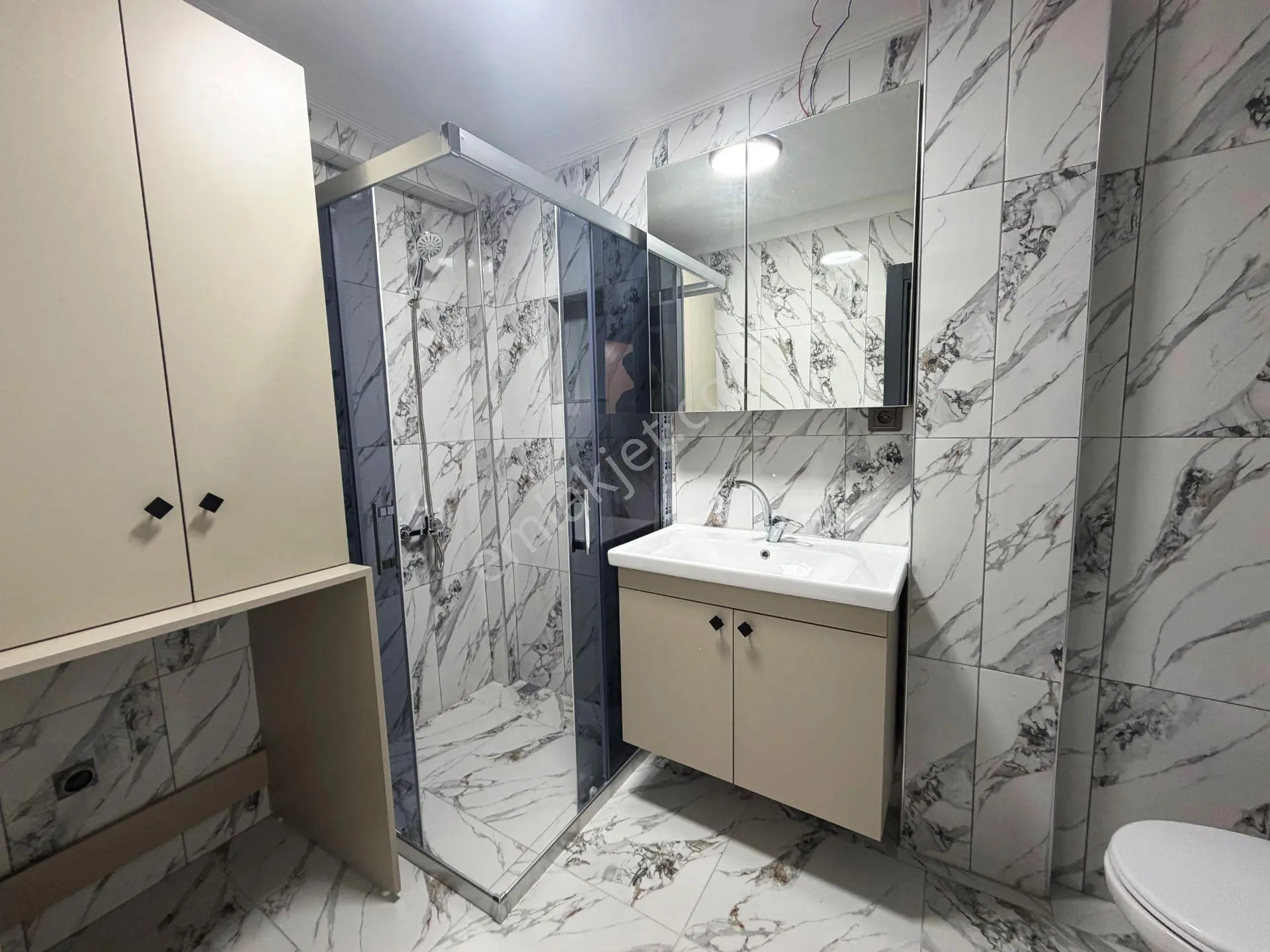 Aktif'ten Altınoluk'ta Satılık Giyinme Odalı Harika Tasarımlı Denize 500mt 2+1 Daire — fotoğraf 27