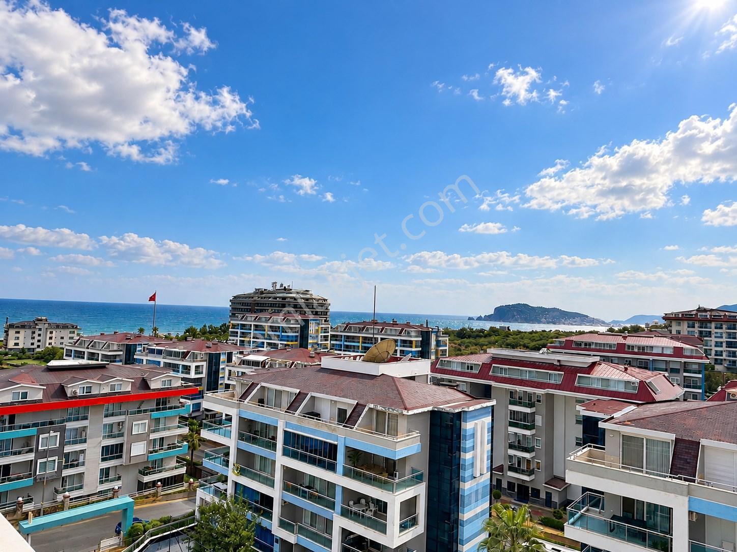 Alanya Kestelde Kale Ve Deniz Manzaralı Satılık 2+1 Lüks Penthouse