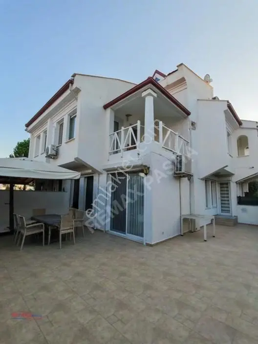 Kadınlar Denızı Mah. Bahçelıevler Sıtesı 4+1 Vılla Denıze 300M