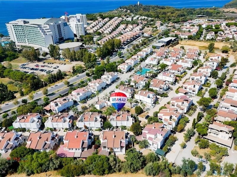 Kuşadası Kadınlar Denizi Bahçelievler Sitesi Eşyalı 4+1 Villa