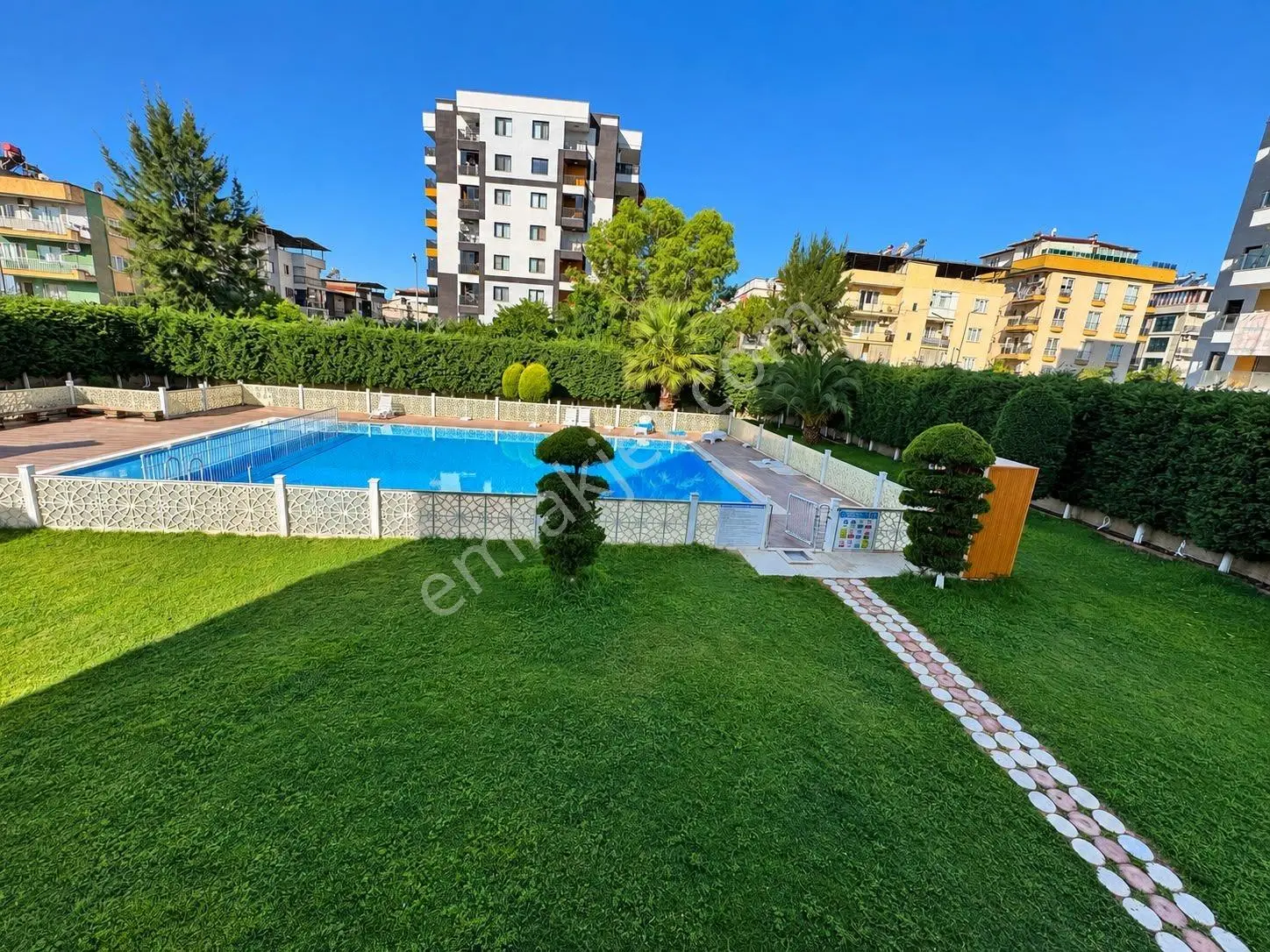 Ataşehir Sitesi'nde Havuz Cephesinde 3+1 Lüx Daire — fotoğraf 3