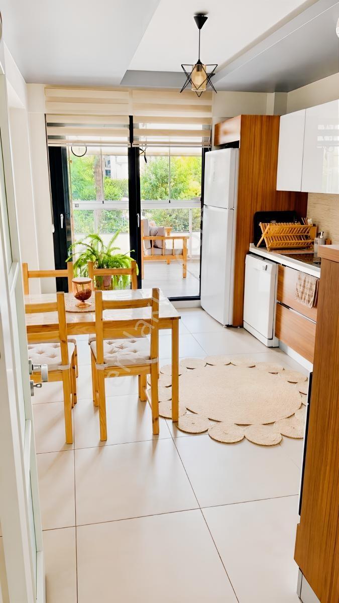 Ataşehir Sitesi'nde Havuz Cephesinde 3+1 Lüx Daire — fotoğraf 8