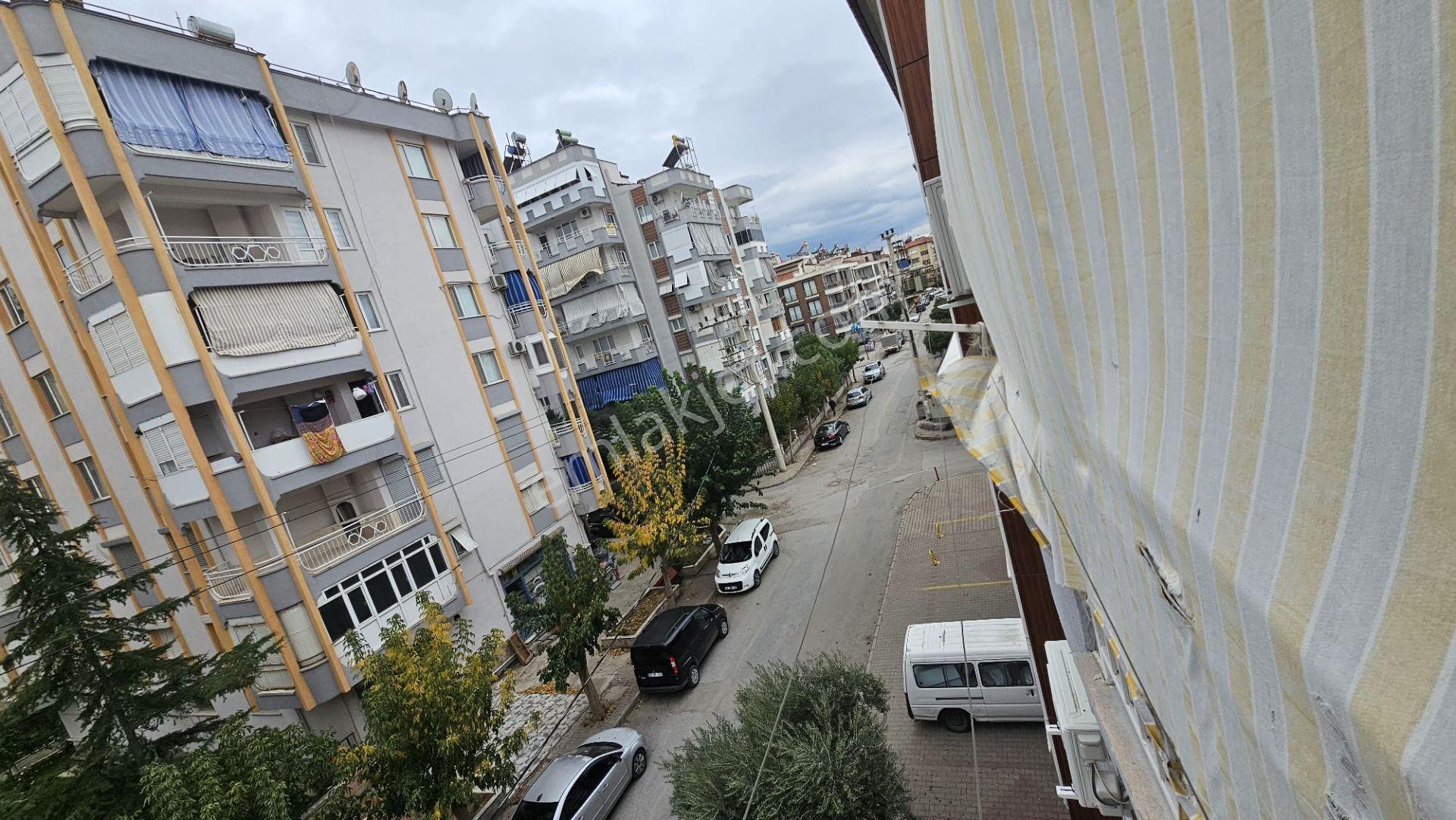Yuvam Gayrimenkul'den Salihli Cumhuriyet Mah. Satılık 3+1 Daire — fotoğraf 9