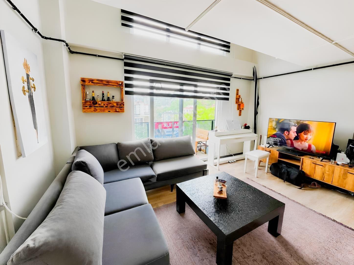 Re/max Modern Seha Söyler'den Satılık 1+1 Loft Eşyalı Daire — fotoğraf 3