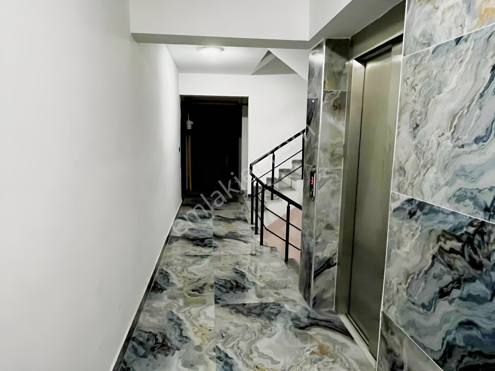 Re/max Modern Seha Söyler'den Satılık 1+1 Loft Eşyalı Daire — fotoğraf 13