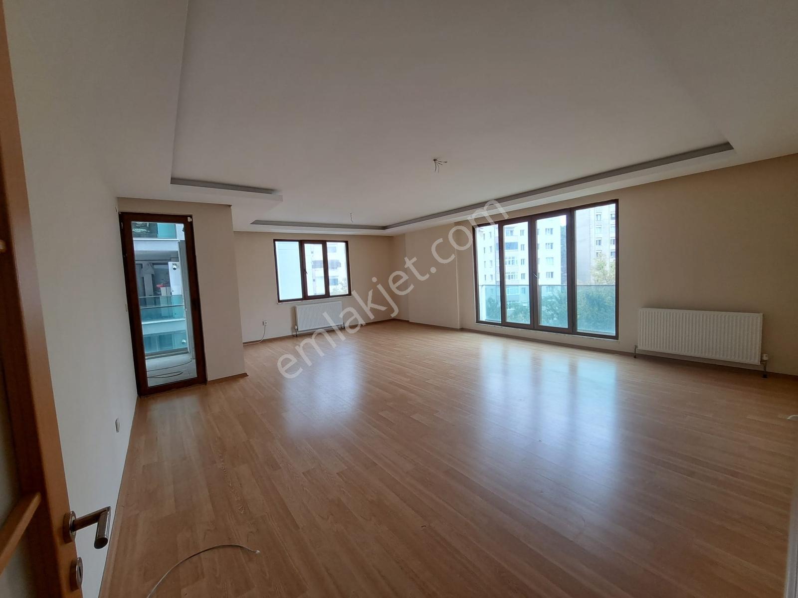 Nesrin Emlak Farkıyla Güvenlikli Emsalsiz Büyüklükte 3+1 — fotoğraf 11