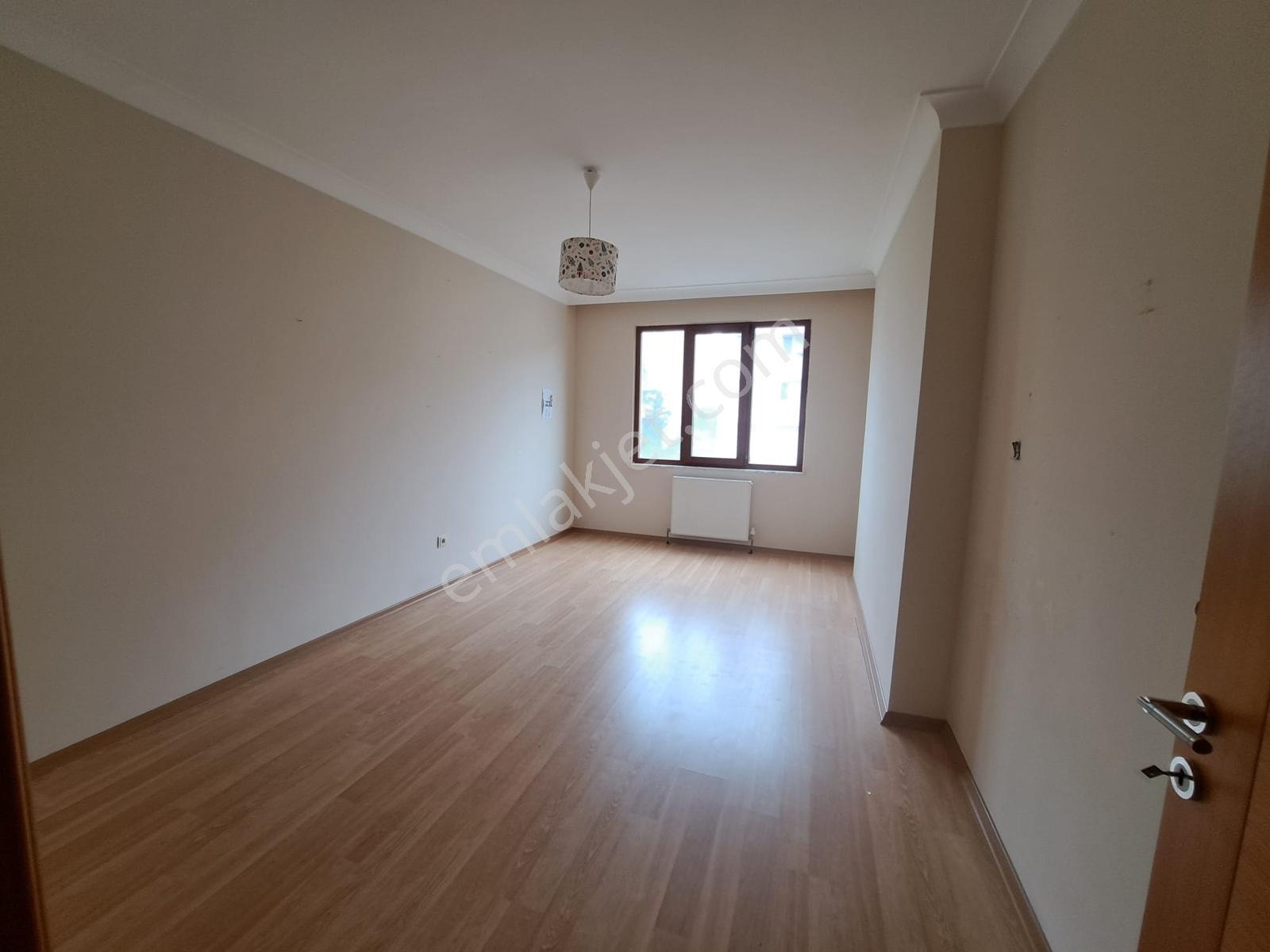 Nesrin Emlak Farkıyla Güvenlikli Emsalsiz Büyüklükte 3+1 — fotoğraf 16