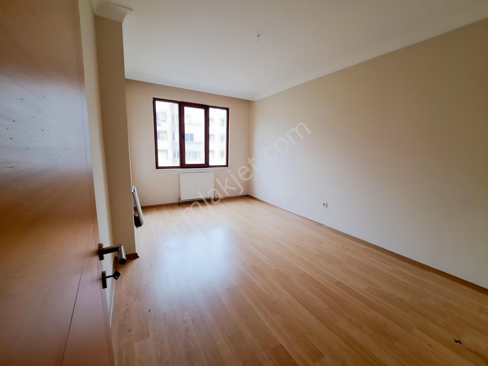 Nesrin Emlak Farkıyla Güvenlikli Emsalsiz Büyüklükte 3+1 — fotoğraf 17