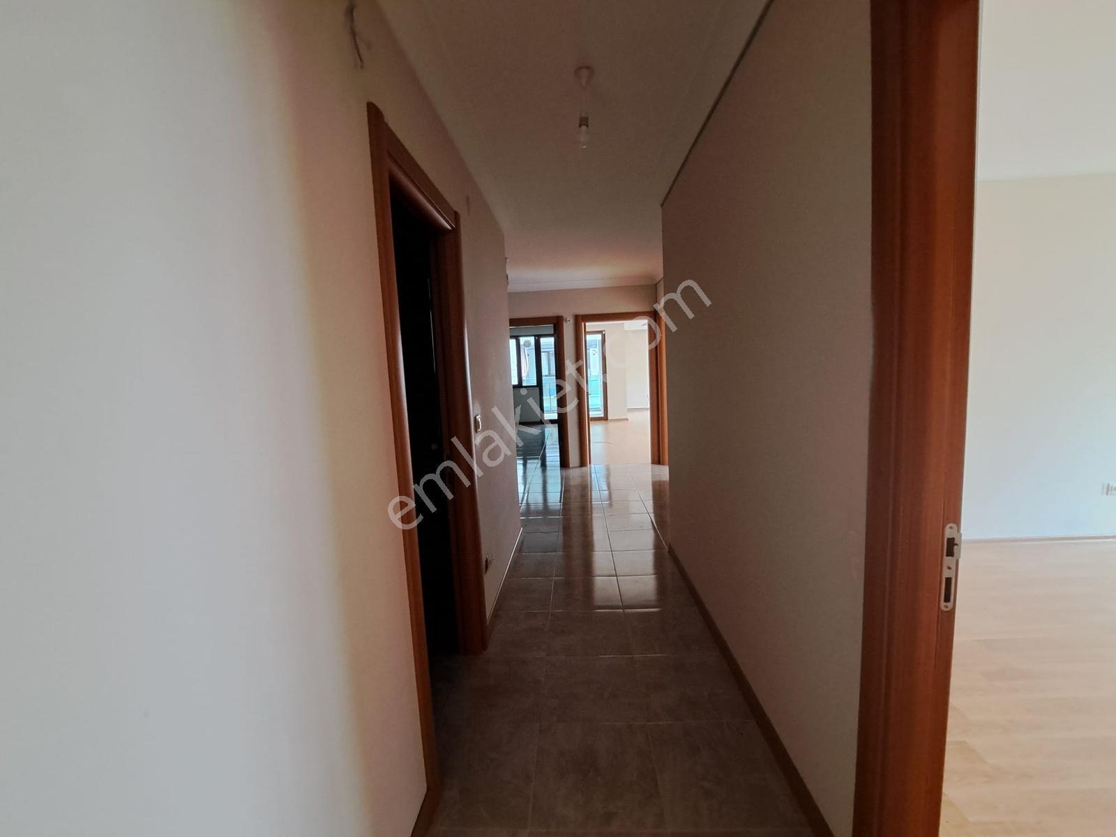 Nesrin Emlak Farkıyla Güvenlikli Emsalsiz Büyüklükte 3+1 — fotoğraf 26