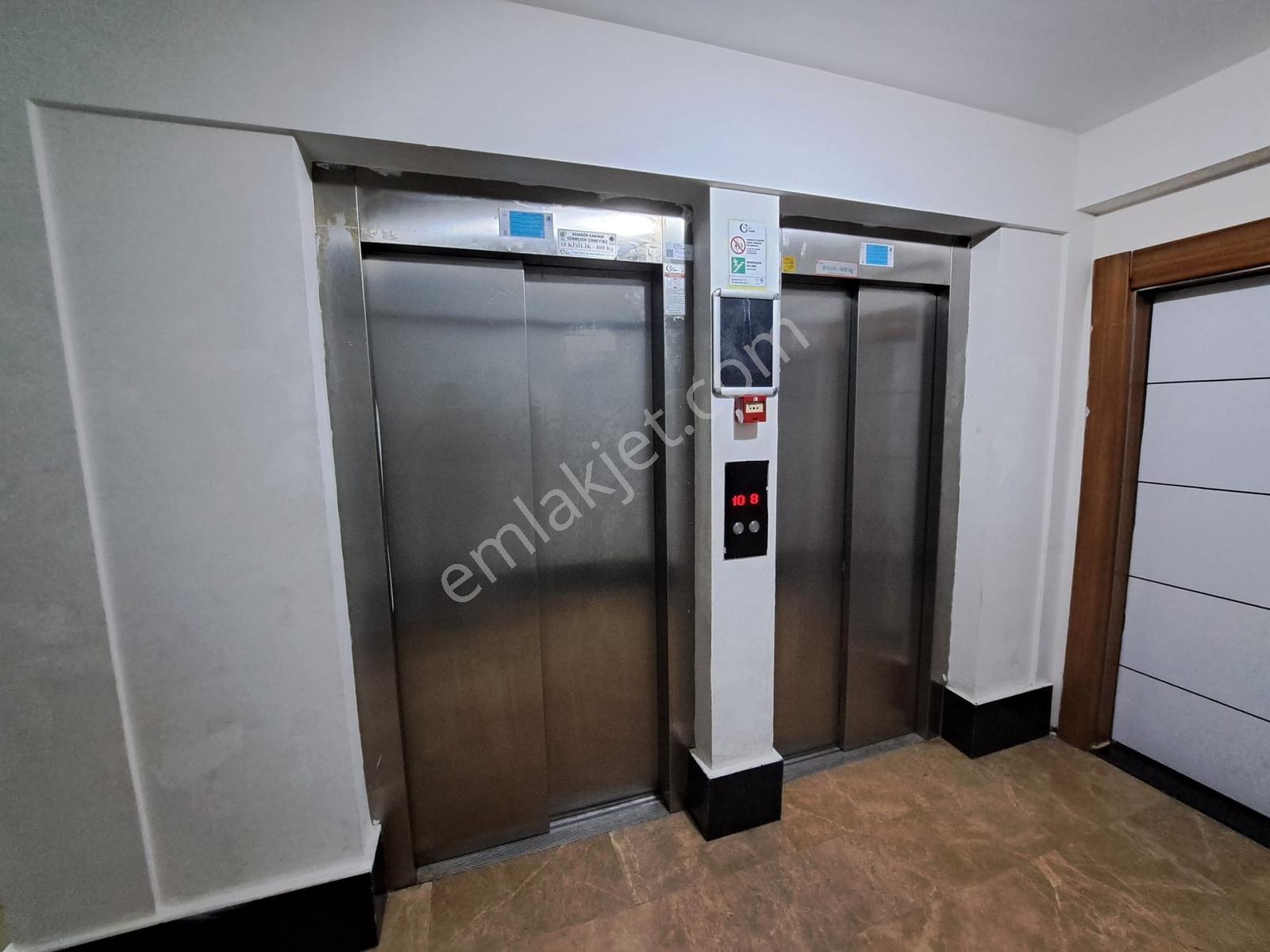 Nesrin Emlak Farkıyla Güvenlikli Emsalsiz Büyüklükte 3+1 — fotoğraf 31