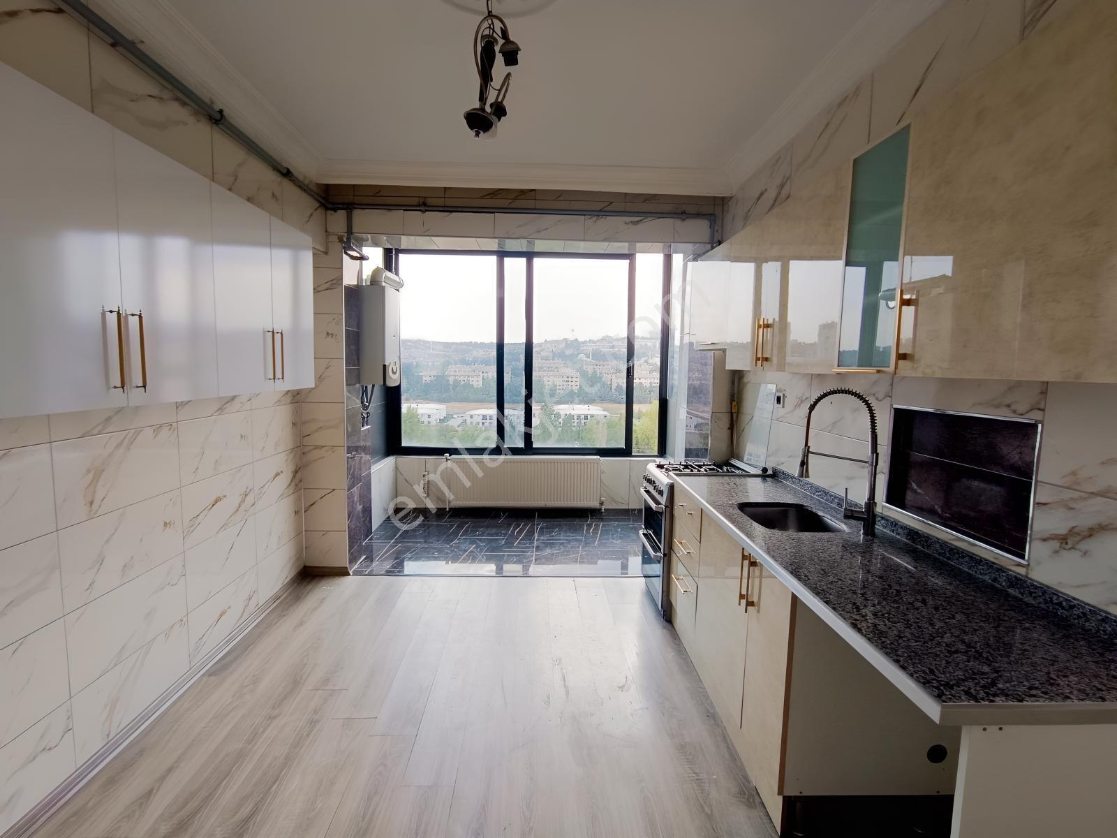 Seyrantepe Fidel Sitesi'nde Manzaralı En Üst Kat 180m² 4+1 Daire — fotoğraf 2