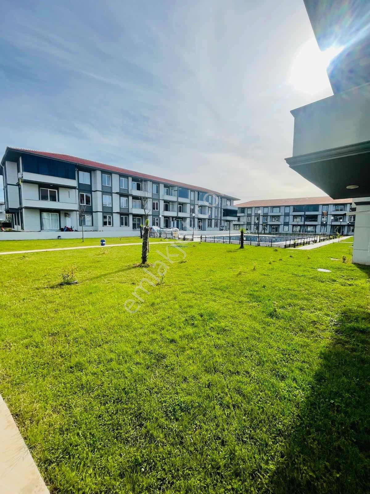 Tatil Köyü Konseptinde Lüks Sitede Müstakil Bahçeli Sıfır 1+1