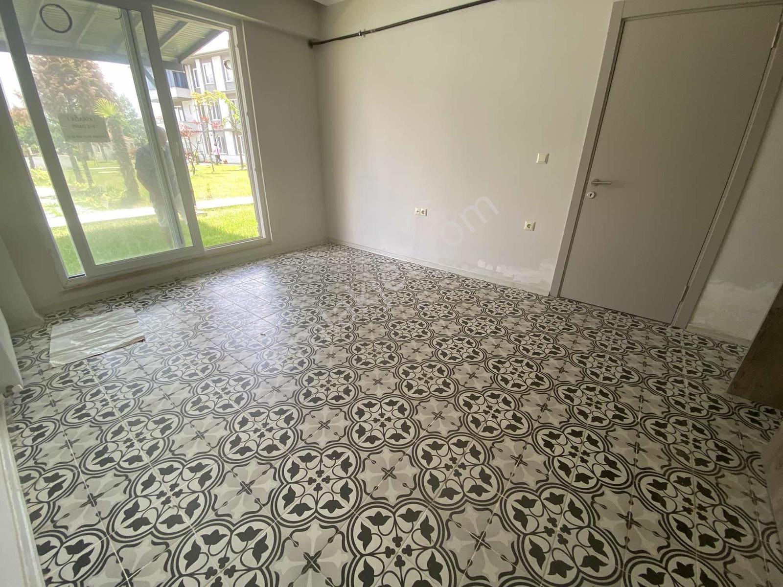 Tatil Köyü Konseptinde Lüks Sitede Müstakil Bahçeli Sıfır 1+1 — fotoğraf 7