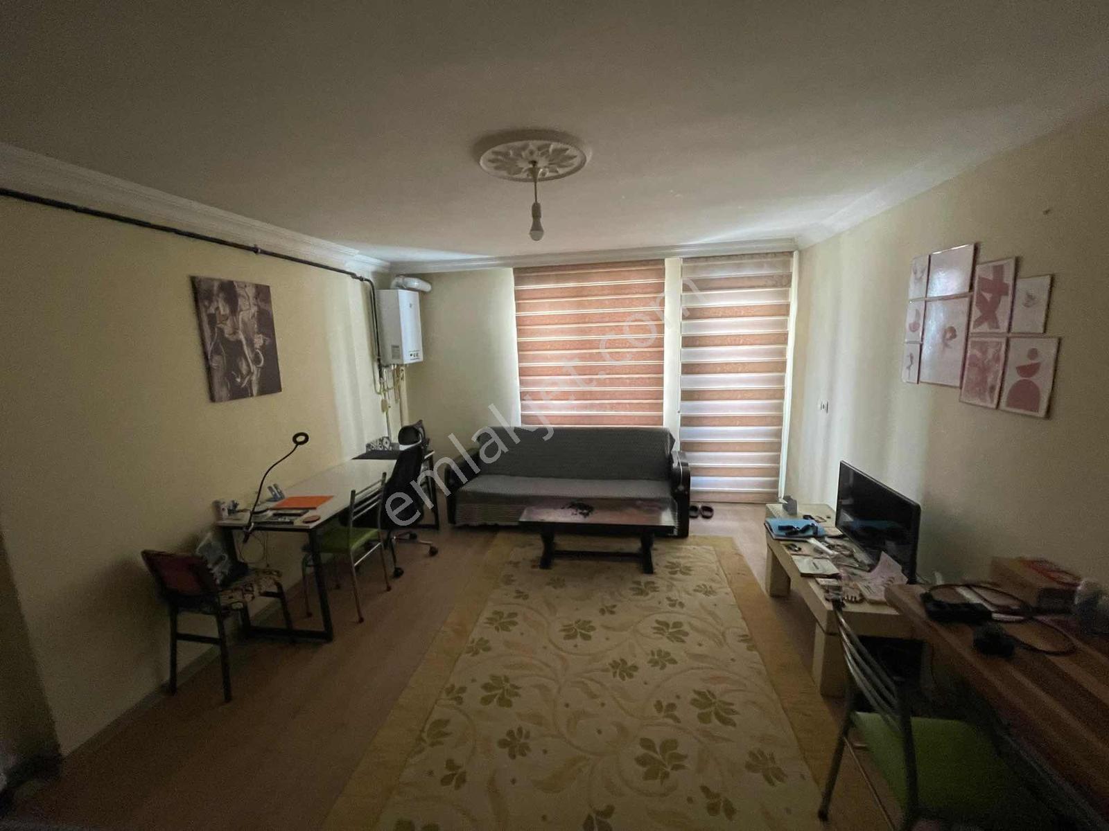 Konuralp Bey Sitesinde Eşyalı Kiracılı Satılık 1+1 Daire — fotoğraf 2