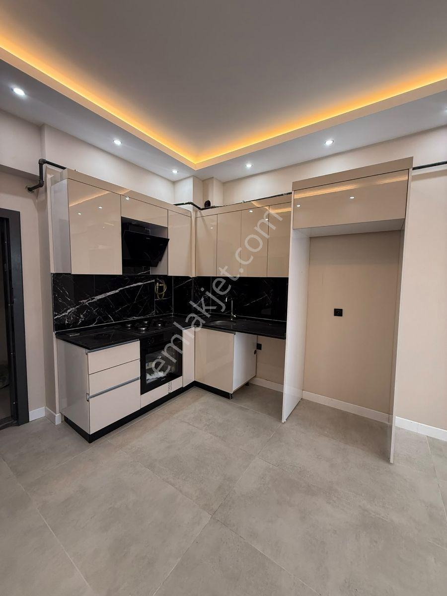 Yalova Merkezde Lüks Site İçerisinde Ara Kat Satılık 1+1 Daire