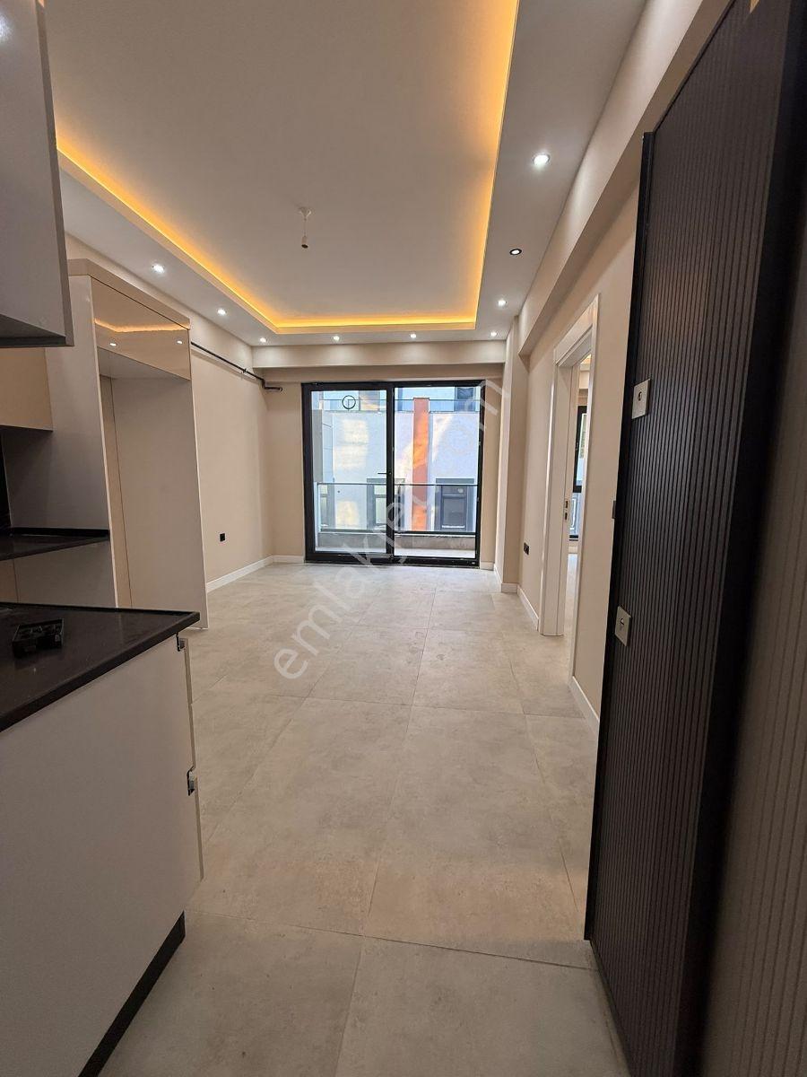 Yalova Merkezde Lüks Site İçerisinde Ara Kat Satılık 1+1 Daire — fotoğraf 2