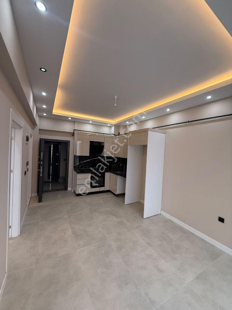 Yalova Merkezde Lüks Site İçerisinde Ara Kat Satılık 1+1 Daire — fotoğraf 3