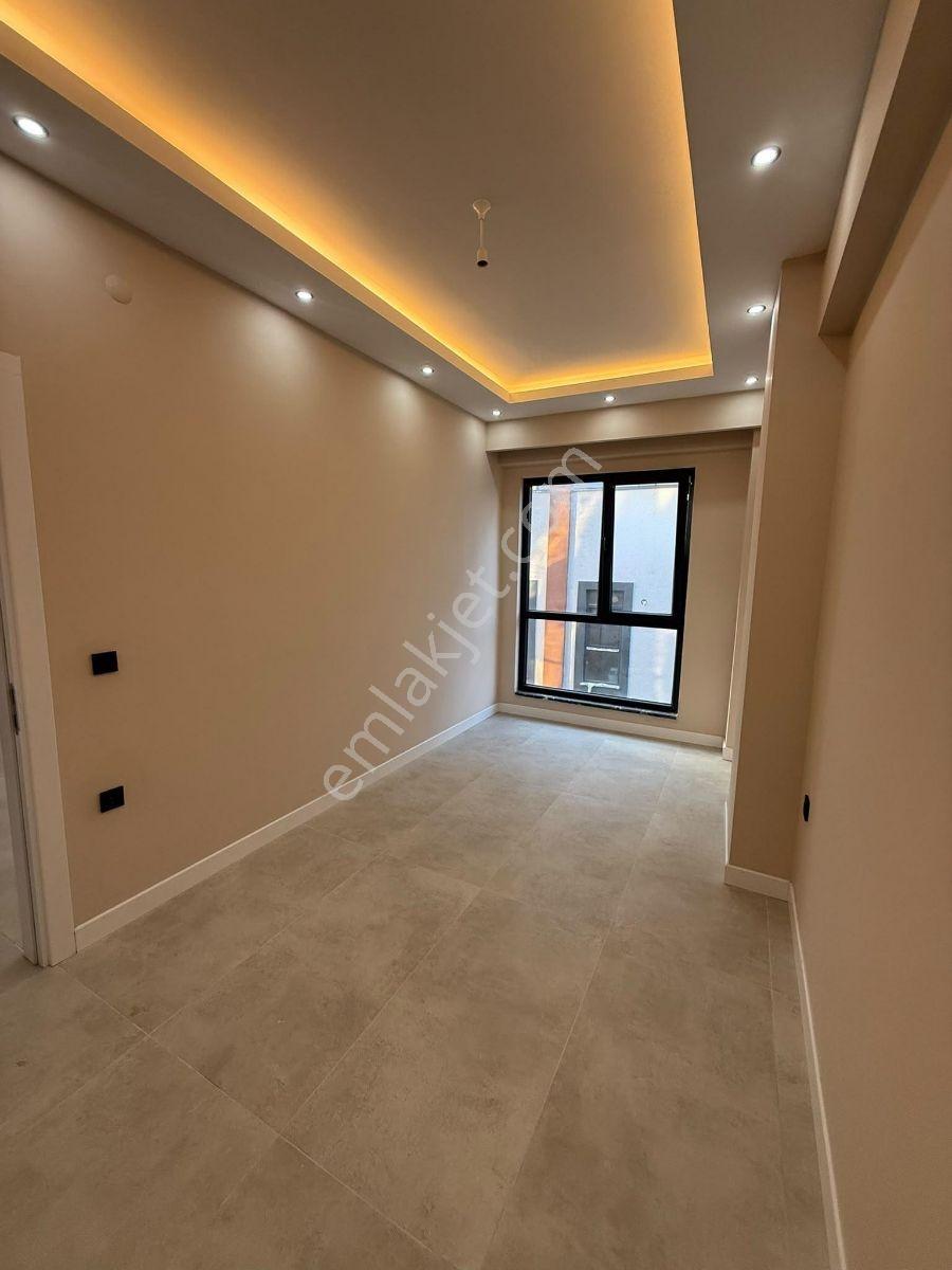 Yalova Merkezde Lüks Site İçerisinde Ara Kat Satılık 1+1 Daire — fotoğraf 6