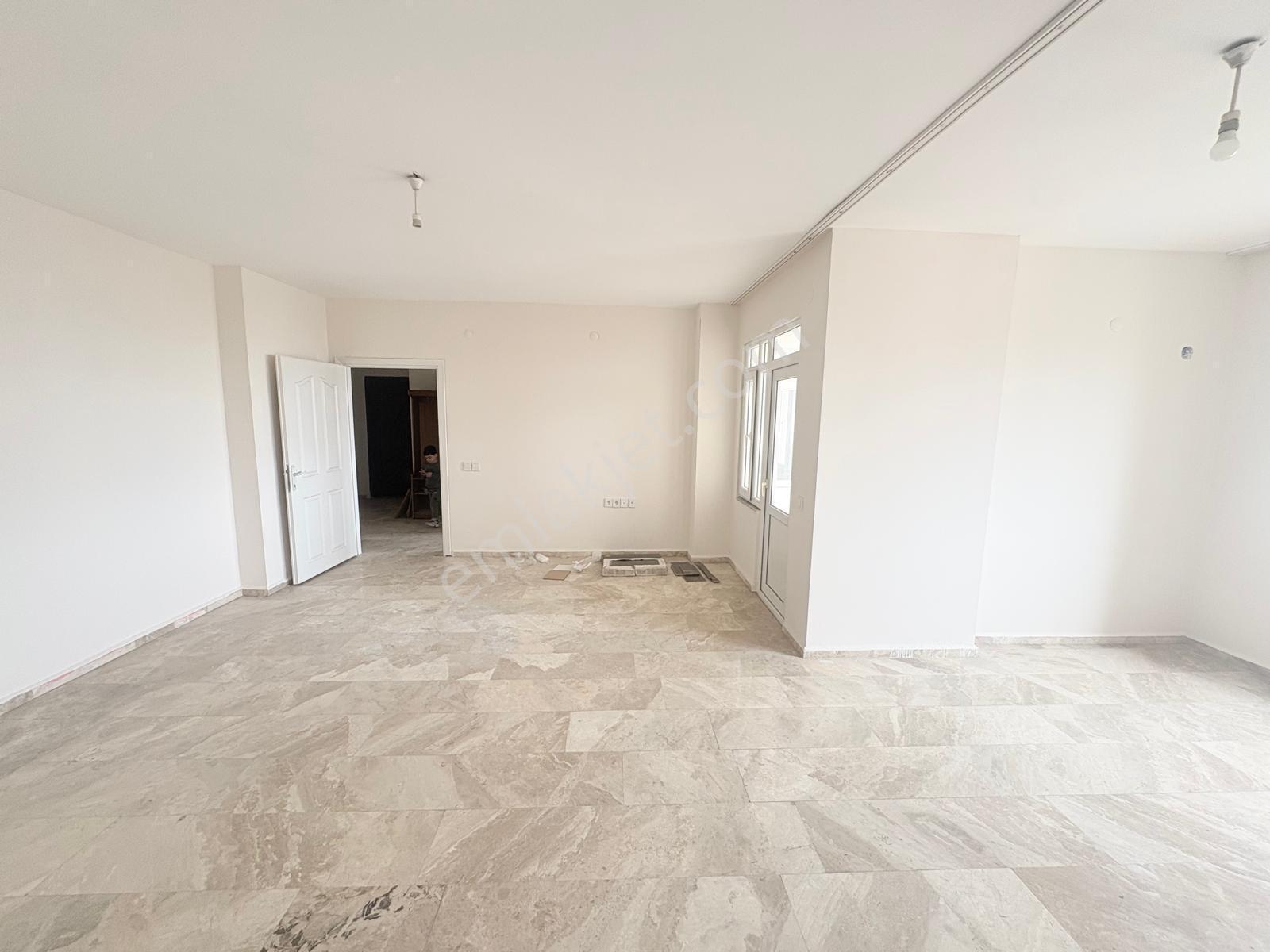 Turgut Reiste Site İçi Bağımsız Mutfaklı 3+1 Geniş Satılık Daire — fotoğraf 3