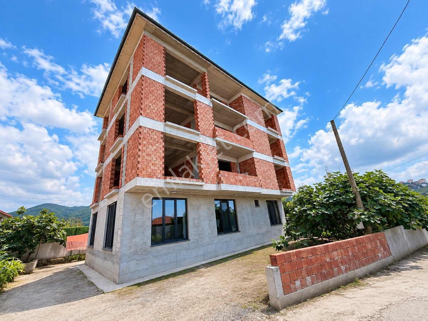Akyazı'nın Değerli Lokasyonunda Komple Bina Fırsatı ! — fotoğraf 2