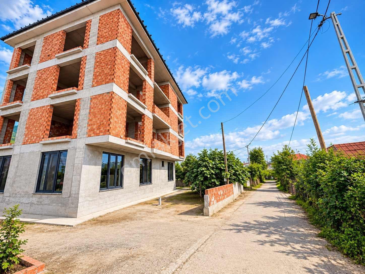 Akyazı'nın Değerli Lokasyonunda Komple Bina Fırsatı ! — fotoğraf 3