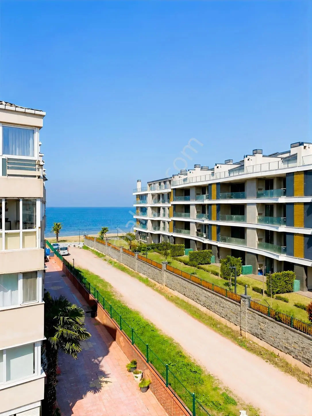 Turyaptan Çiftlikköy Sahilde, Denize Sıfır, Ara Kat 2+1 Daire
