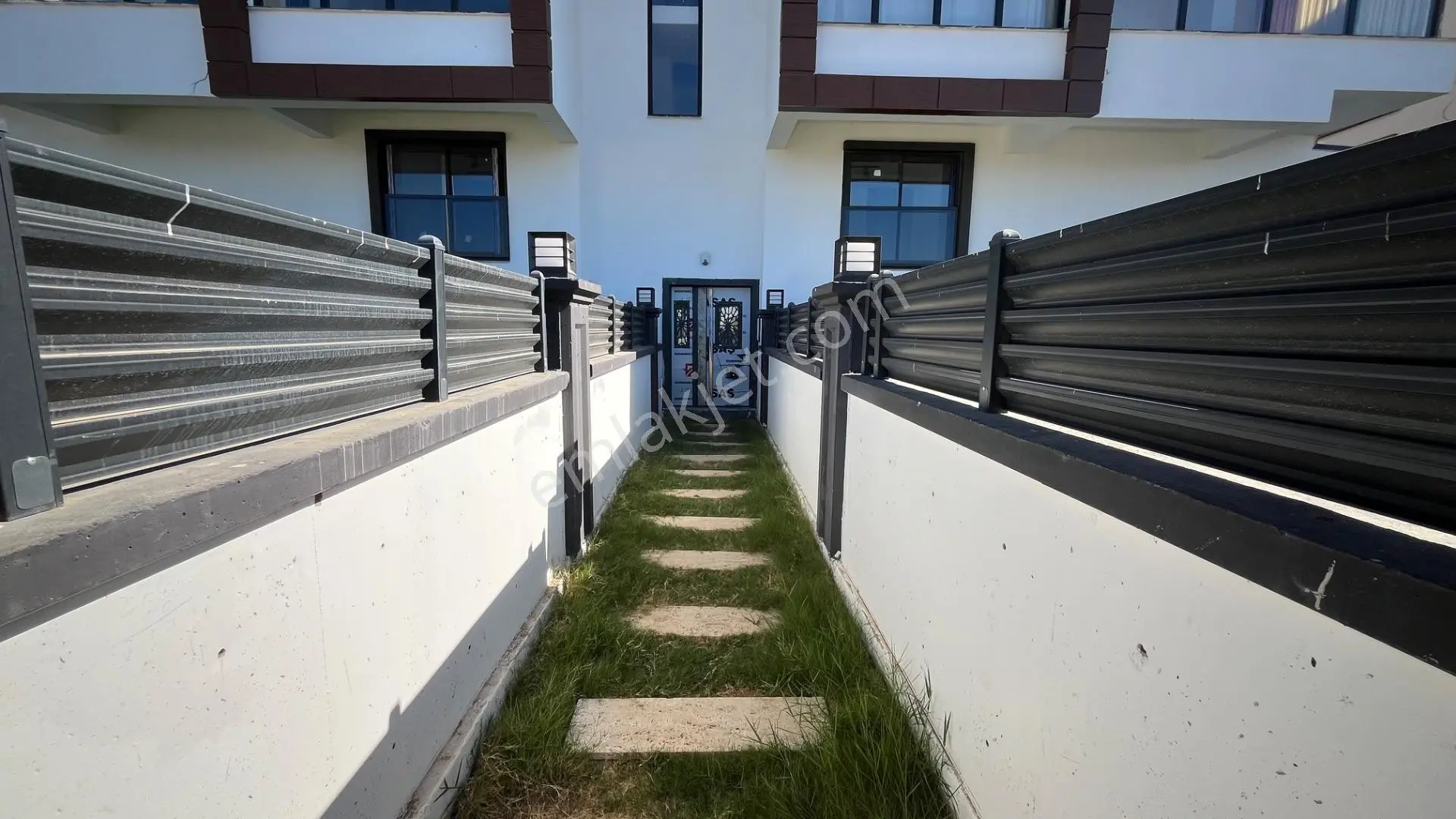 Ortamahallede Denize 150m Sıfır 2+1 Daire (teklife Açık) — fotoğraf 3