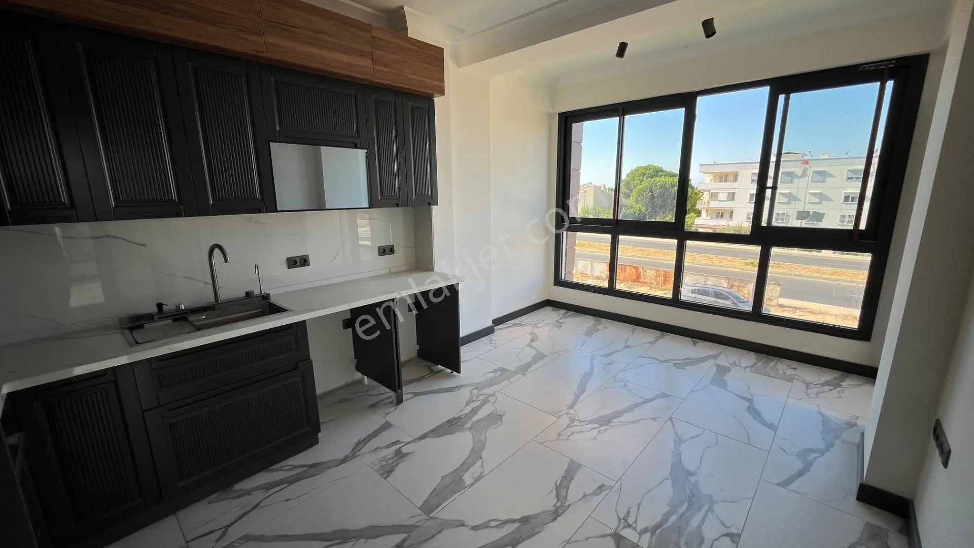 Ortamahallede Denize 150m Sıfır 2+1 Daire (teklife Açık) — fotoğraf 5