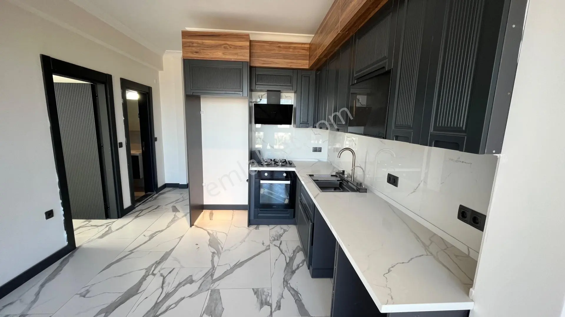 Ortamahallede Denize 150m Sıfır 2+1 Daire (teklife Açık) — fotoğraf 10