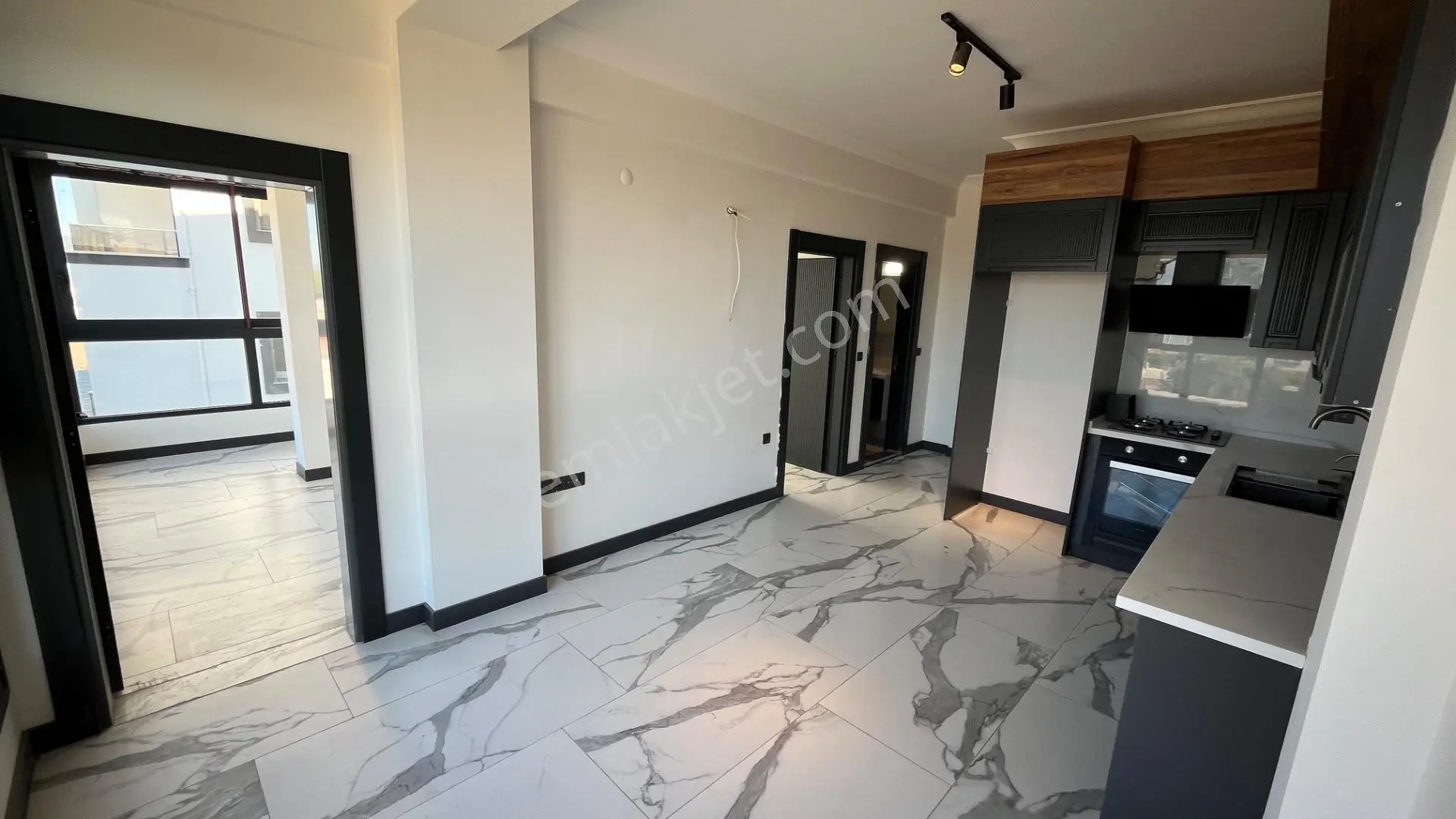 Ortamahallede Denize 150m Sıfır 2+1 Daire (teklife Açık) — fotoğraf 11