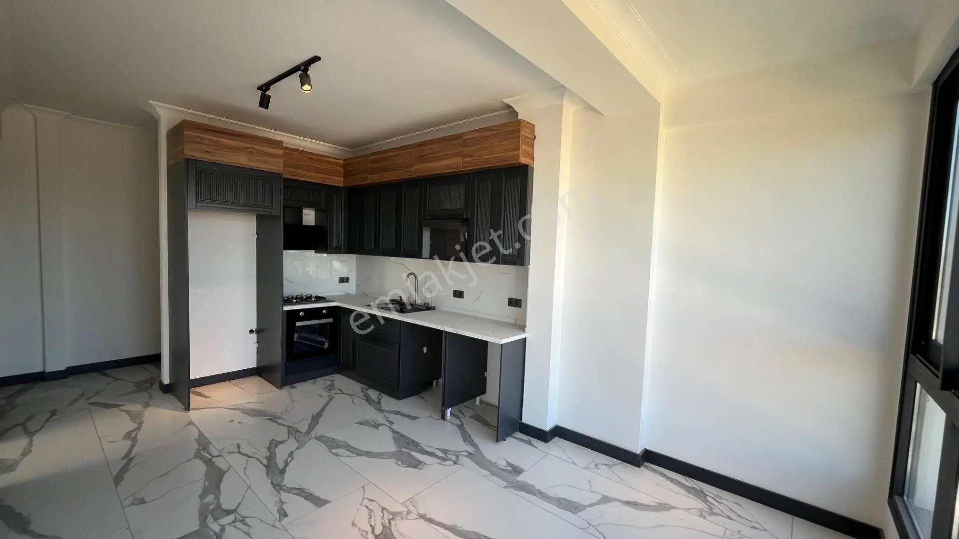 Ortamahallede Denize 150m Sıfır 2+1 Daire (teklife Açık) — fotoğraf 13