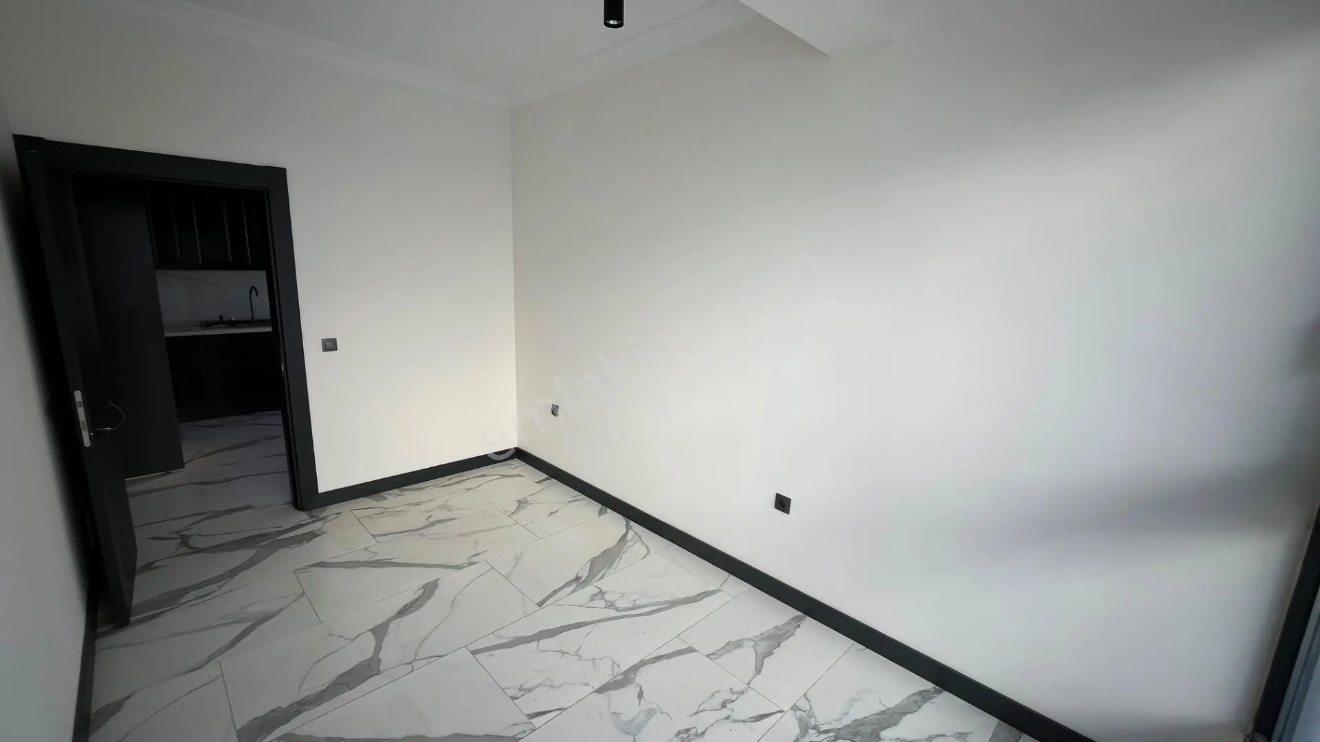 Ortamahallede Denize 150m Sıfır 2+1 Daire (teklife Açık) — fotoğraf 14